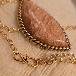 Barse Thai Agate Calcite Pendant